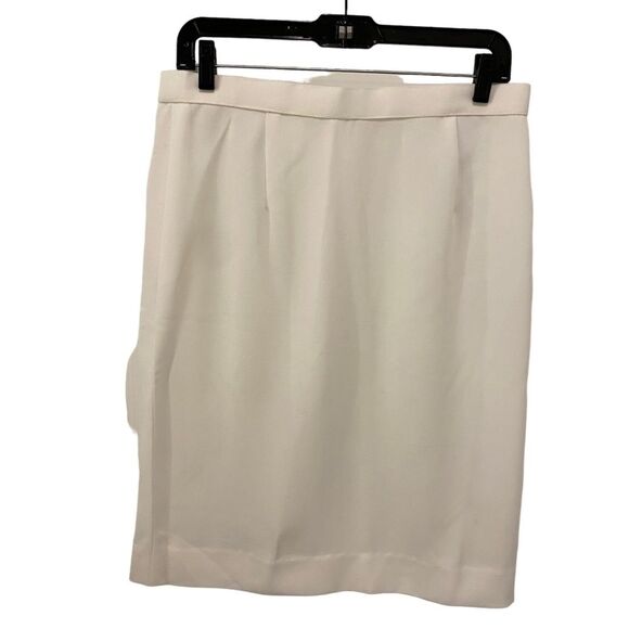 Women's Classic White Suit Skirt. Medium. Lightweight. Business Casual. Comfy.